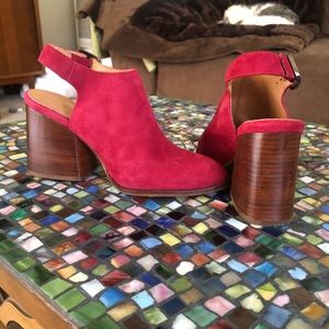 GEE WAWA Red suede heels